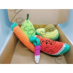 panier de dînette: carotte pastèque radis poire e avocat en crochet