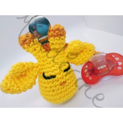 attache tétine au crochet