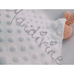 doudou plat lapin fille au crochet, tissus minkee