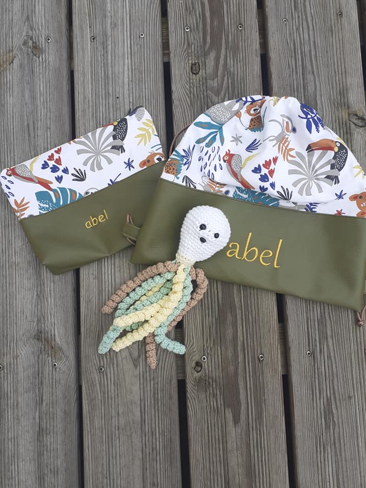 trousse de toilette personnalisable et pieuvre sensorielle pour bébé prématuré