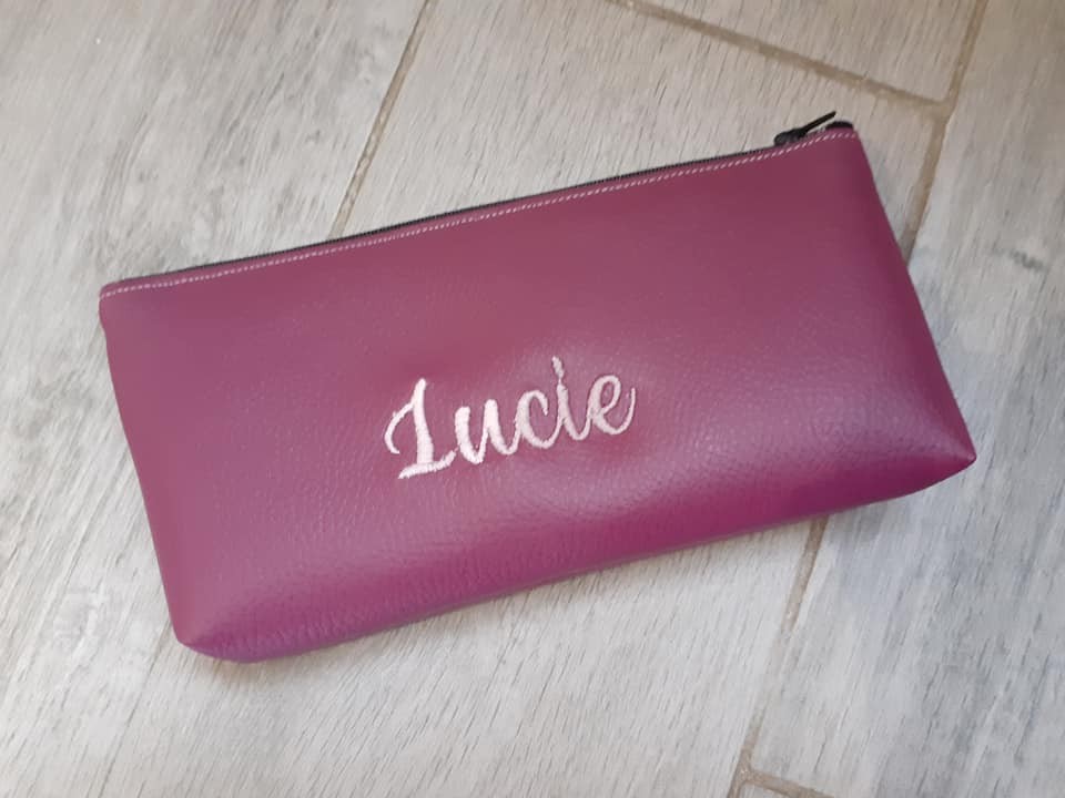 Une trousse brodée et personnalisée Maidivine